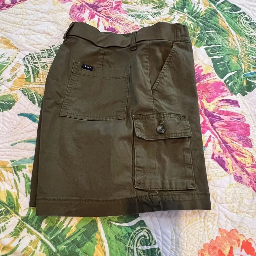 Women's Lee® Ultra Lux FLEX TO GO Cargo Shorts Olive Night  Sz 12 - Picture 6 of 9